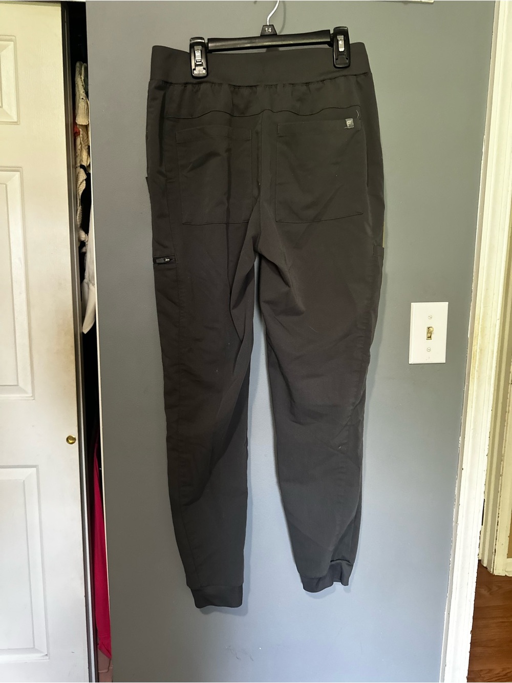 Fabletics Scrub Set - Picture 6 of 7